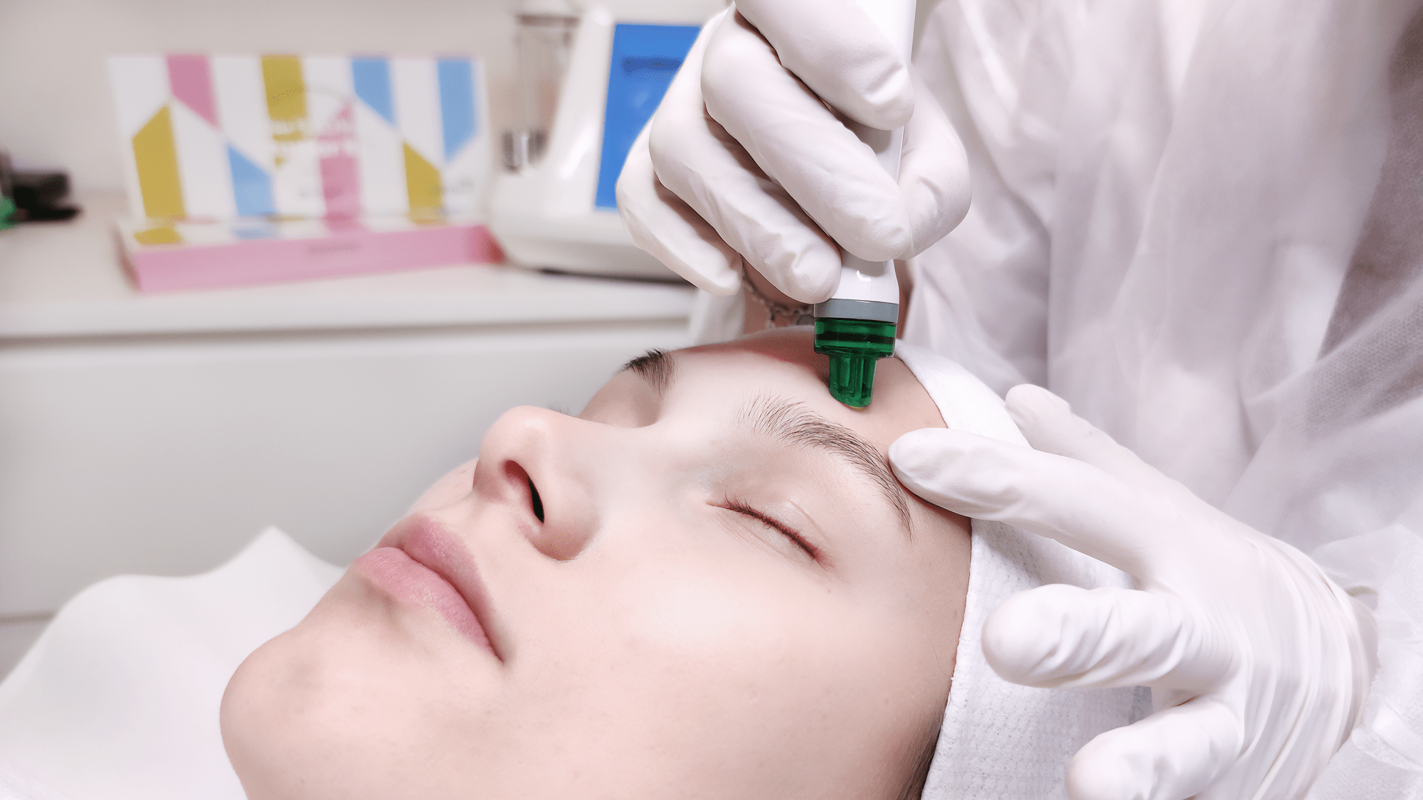 Aqua Facial by Evelyn Mullis - Beautybox in Kerpen